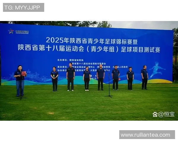 足球社女生的拼搏与梦想展现青春活力与团队精神